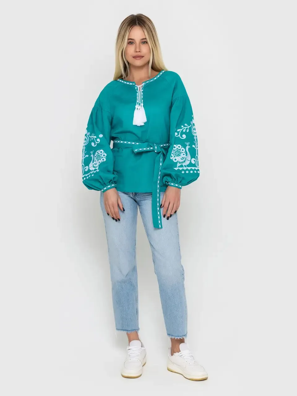 Women's embroidery blouse with a floral pattern